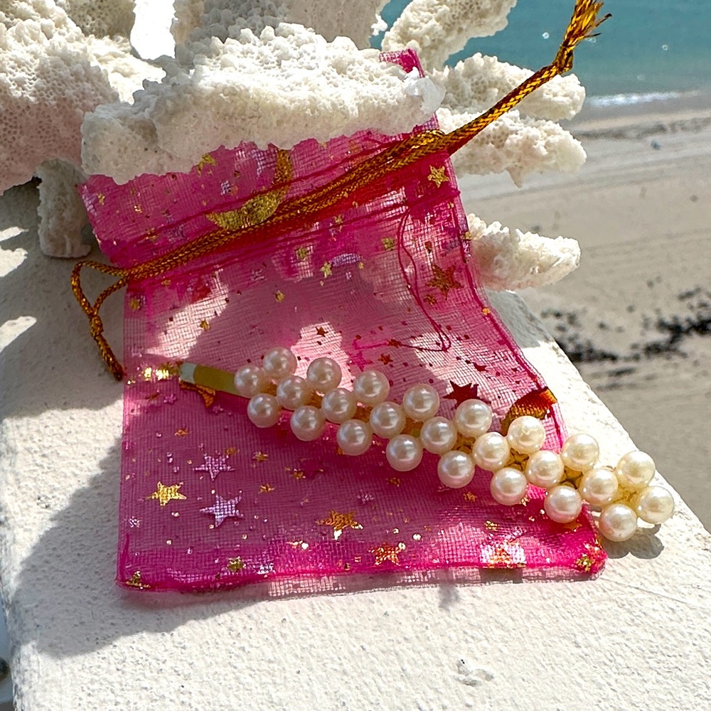 Elegant pearl  HAIR CLIP with Pink Pouch